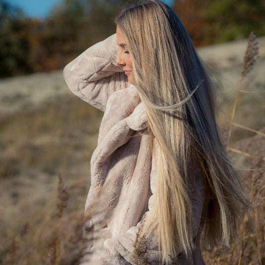 Model met halo extensions van 250 gram en de lengte 66 cm